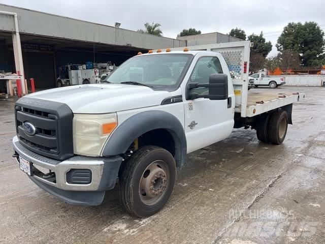 Ford F-550 平板式/側卸式卡車