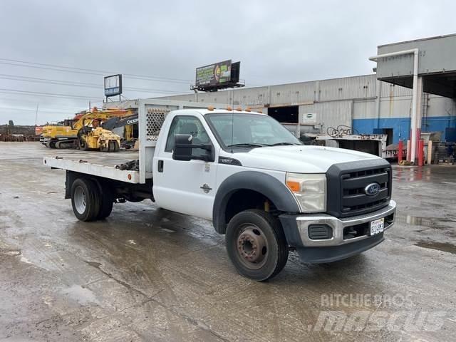 Ford F-550 平板式/側卸式卡車
