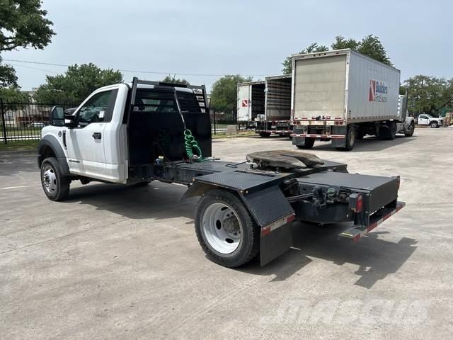Ford F-550 鉸接式起吊車