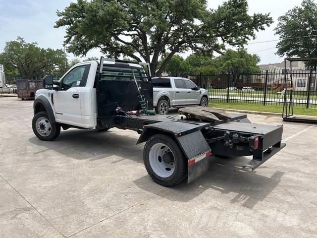 Ford F-550 鉸接式起吊車