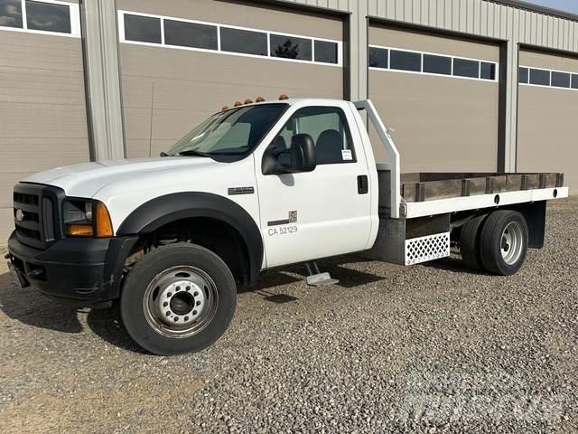 Ford F-550 平板式/側卸式卡車