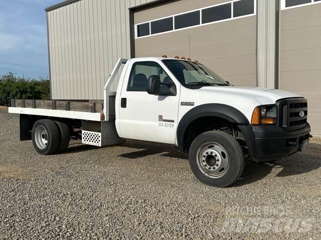 Ford F-550 平板式/側卸式卡車