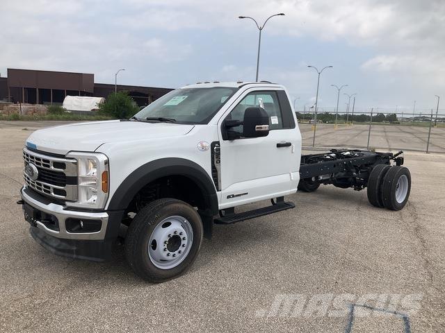 Ford F-550 駕駛室與內部