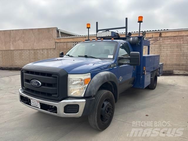 Ford F-550 皮卡.傳統半斗卡車/側卸板