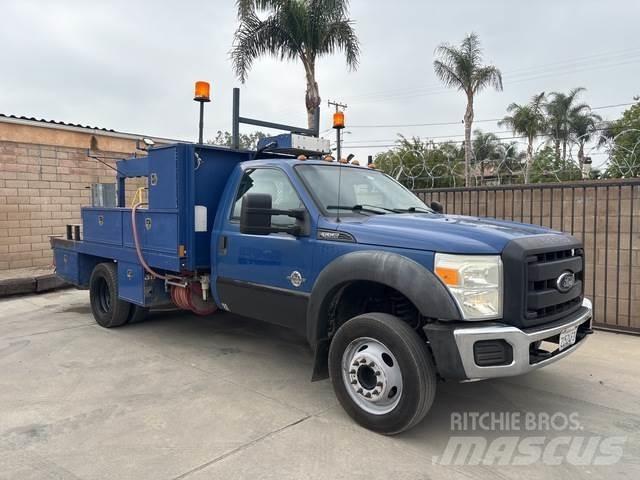 Ford F-550 皮卡.傳統半斗卡車/側卸板