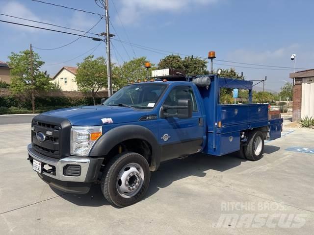 Ford F-550 皮卡.傳統半斗卡車/側卸板