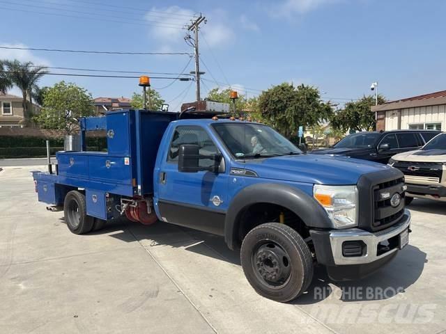 Ford F-550 皮卡.傳統半斗卡車/側卸板