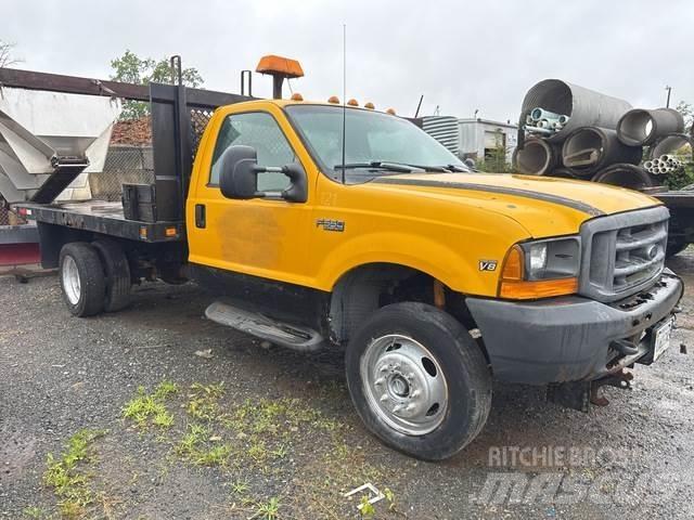 Ford F-550 平板式/側卸式卡車