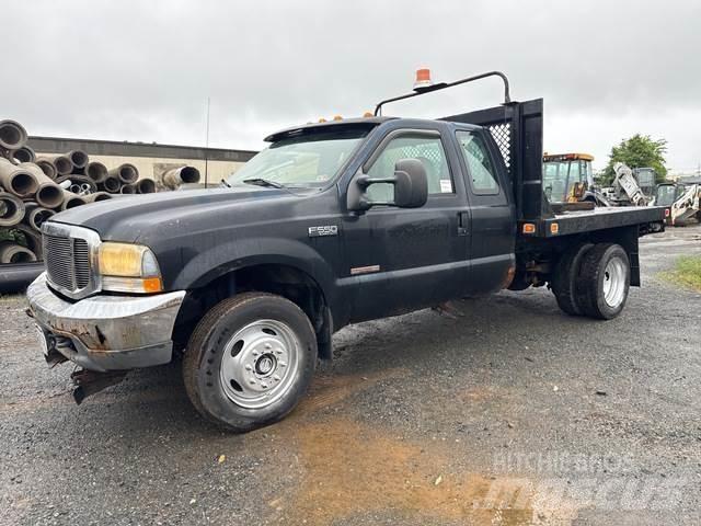 Ford F-550 平板式/側卸式卡車