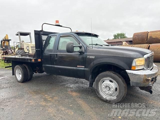 Ford F-550 平板式/側卸式卡車