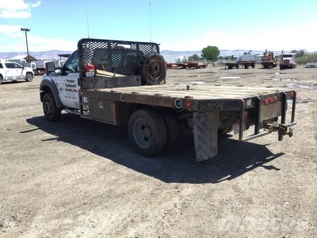 Ford F-550 平板式/側卸式卡車