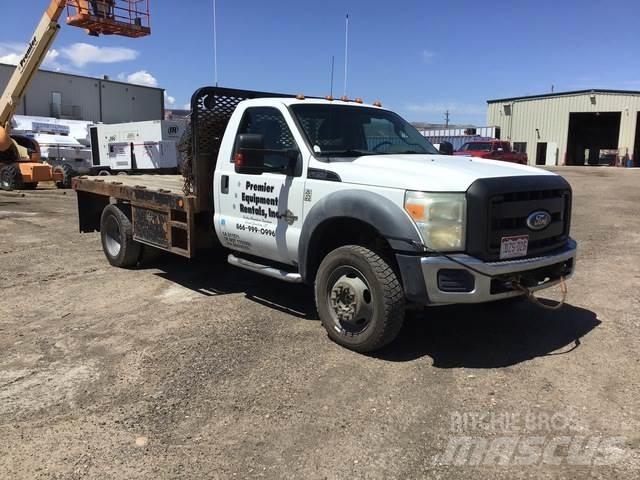Ford F-550 平板式/側卸式卡車