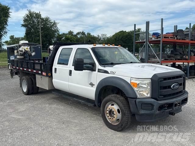 Ford F-550 都市/通用型車輛