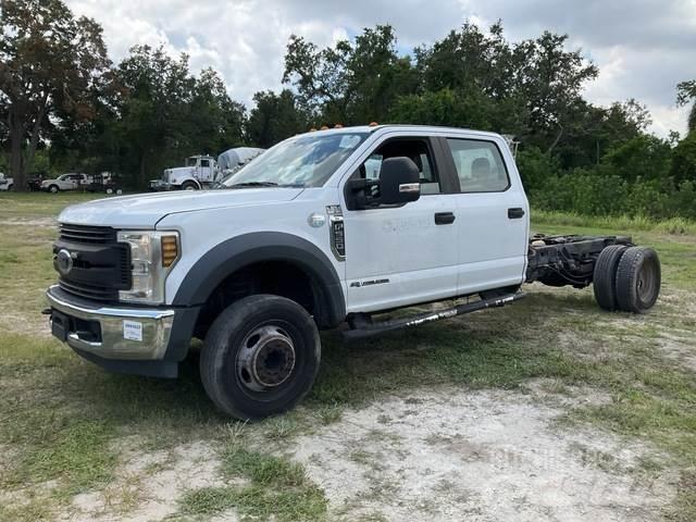 Ford F-550 駕駛室與內部