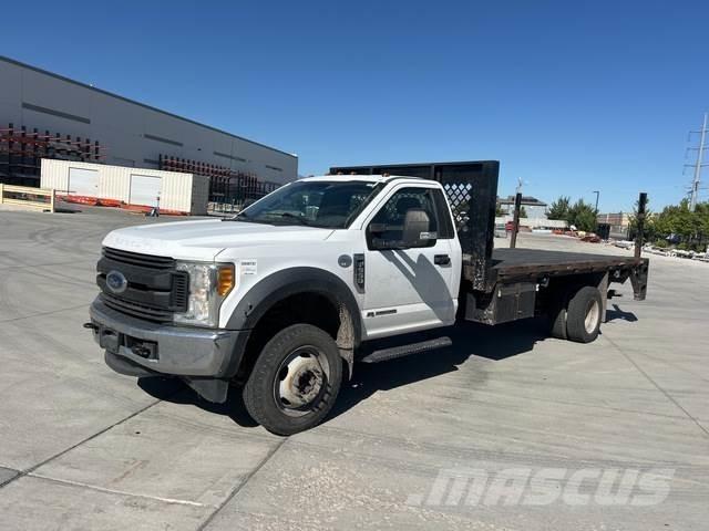 Ford F-550 平板式/側卸式卡車