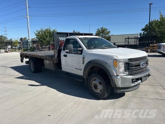 Ford F-550 平板式/側卸式卡車