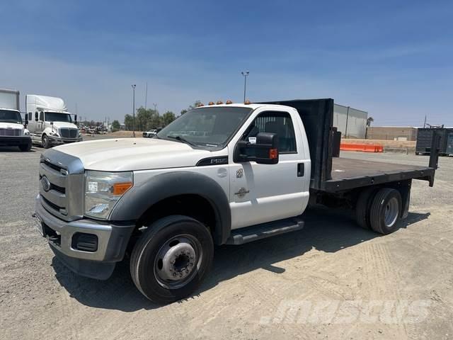 Ford F-550 平板式/側卸式卡車