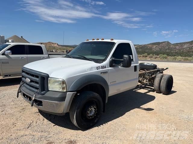 Ford F-550 駕駛室與內部