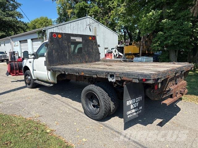 Ford F-550 平板式/側卸式卡車