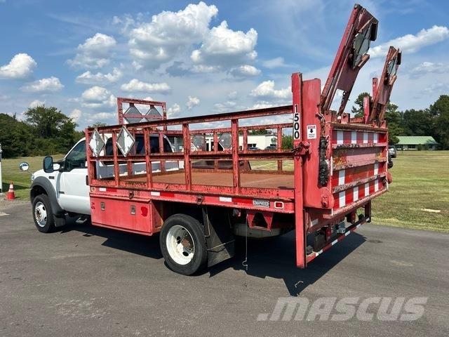 Ford F-550 平板式/側卸式卡車
