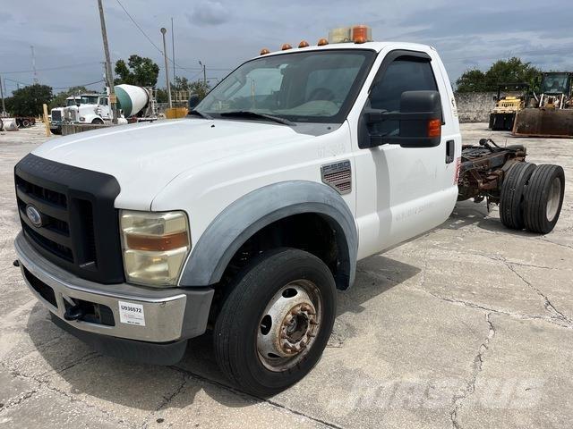 Ford F-550 駕駛室與內部