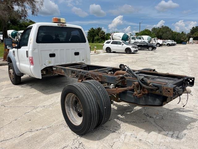 Ford F-550 駕駛室與內部