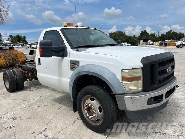 Ford F-550 駕駛室與內部