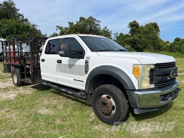 Ford F-550 皮卡.傳統半斗卡車/側卸板