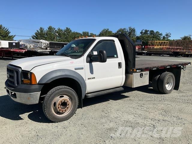 Ford F-550 平板式/側卸式卡車