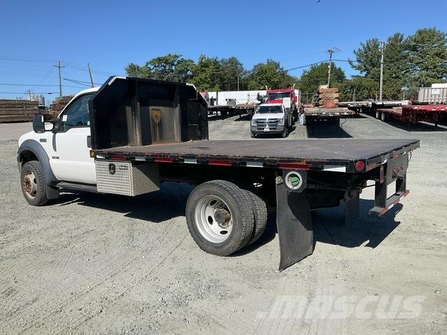 Ford F-550 平板式/側卸式卡車