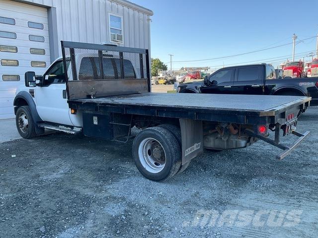 Ford F-550 平板式/側卸式卡車