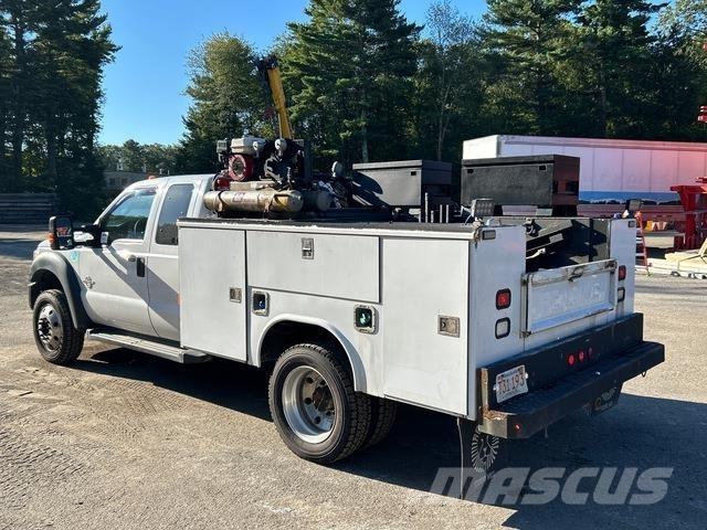 Ford F-550 皮卡.傳統半斗卡車/側卸板