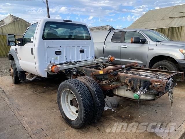 Ford F-550 駕駛室與內部