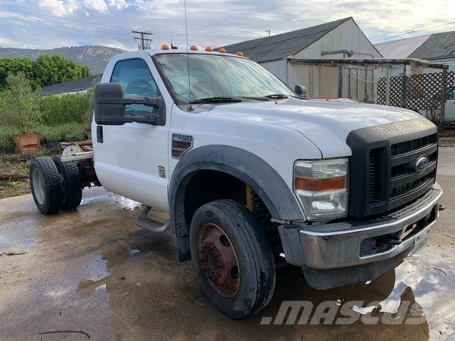 Ford F-550 駕駛室與內部
