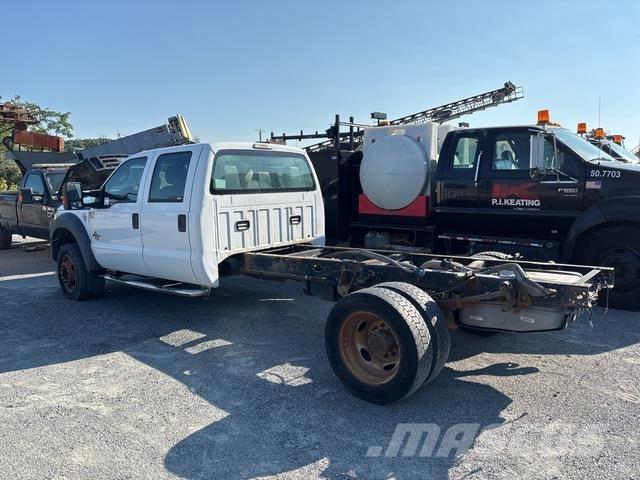 Ford F-550 駕駛室與內部