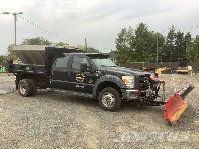 Ford F-550 刮雪板和犁