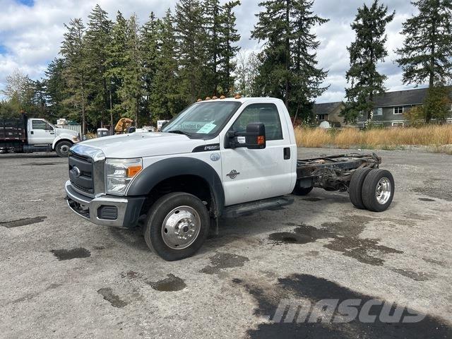 Ford F-550 駕駛室與內部