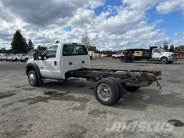 Ford F-550 駕駛室與內部