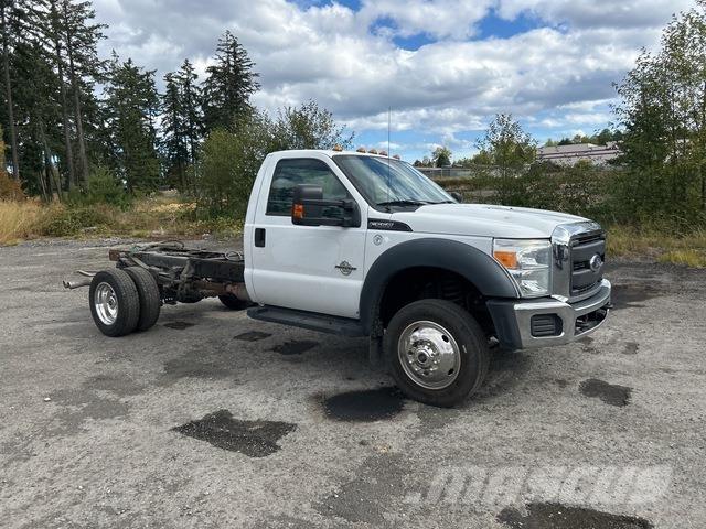 Ford F-550 駕駛室與內部