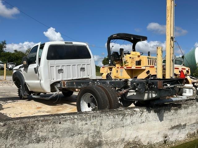 Ford F-550 駕駛室與內部