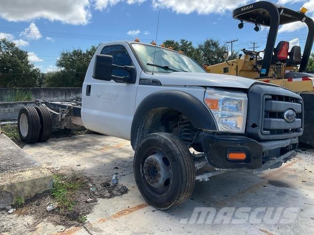 Ford F-550 駕駛室與內部