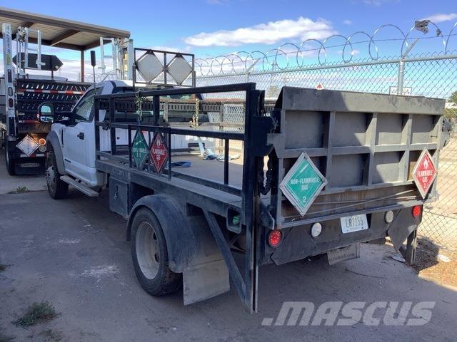 Ford F-550 平板式/側卸式卡車