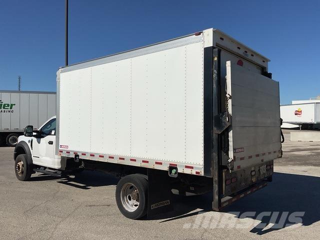 Ford F-550 貨箱式卡車