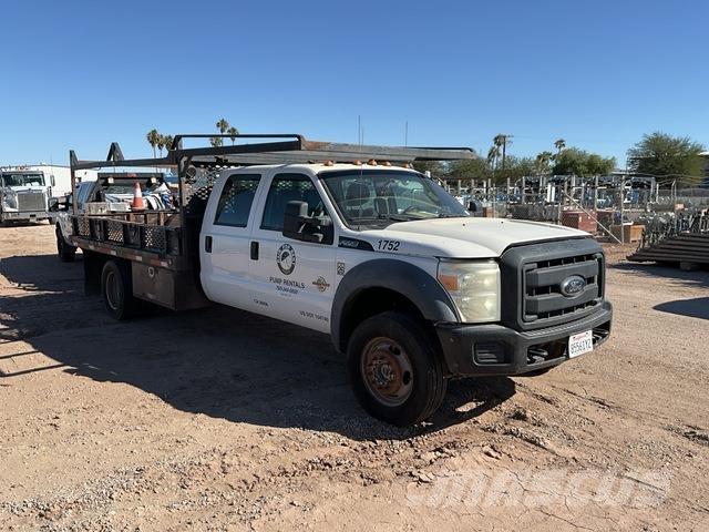 Ford F-550 平板式/側卸式卡車