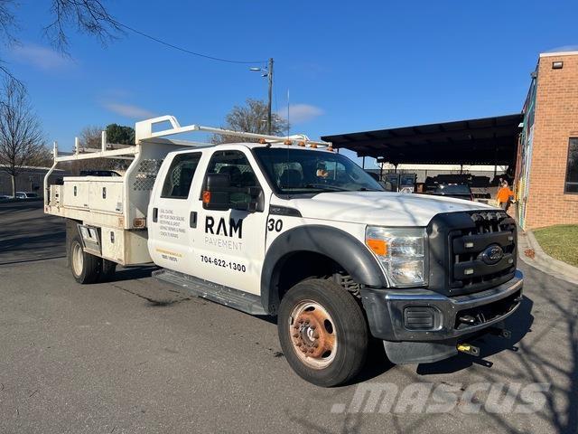Ford F-550 平板式/側卸式卡車