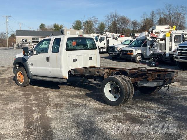 Ford F-550 駕駛室與內部