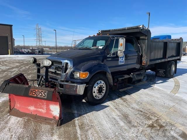 Ford F-650 刮雪板和犁