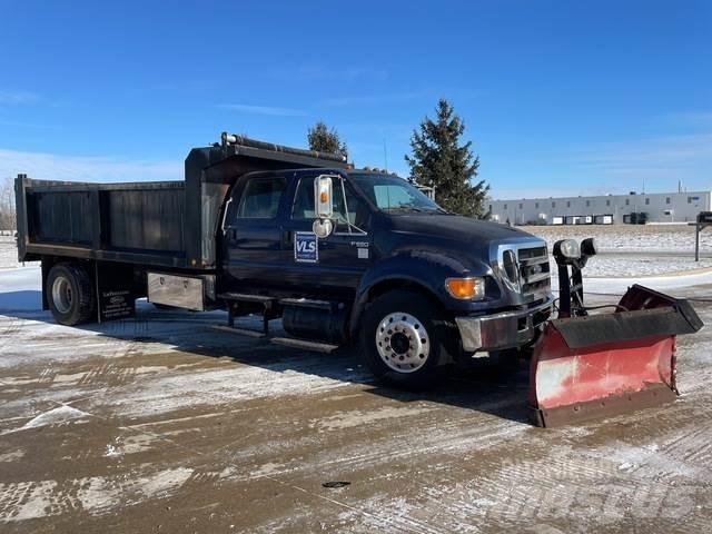 Ford F-650 刮雪板和犁