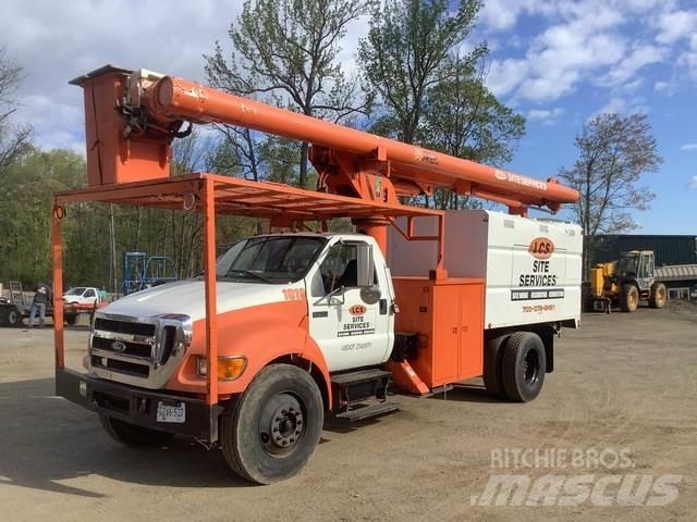 Ford F-650 卡車裝載高空作業車