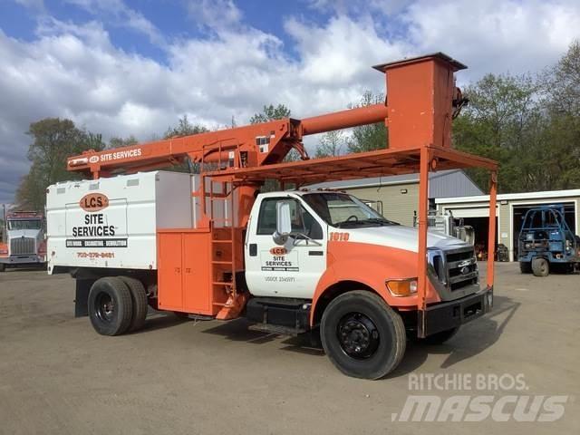 Ford F-650 卡車裝載高空作業車